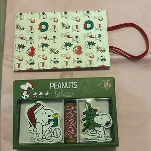 Peanuts  Snoopy Holiday Christmas Gift Tags Set+ gift bag